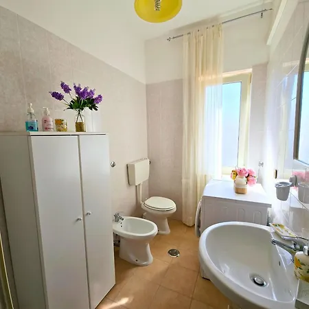 Apartament Un Soffio Dal Mare By World Calopezzati